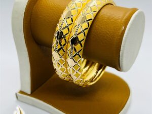 Classic bangles set 001